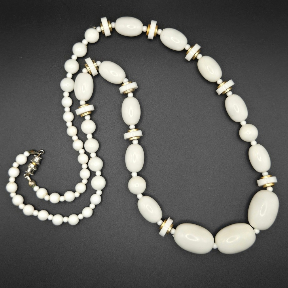 Vintage White Lucite Graduated Bead Necklace Gold Tone Accents‎ Barrel Clasp